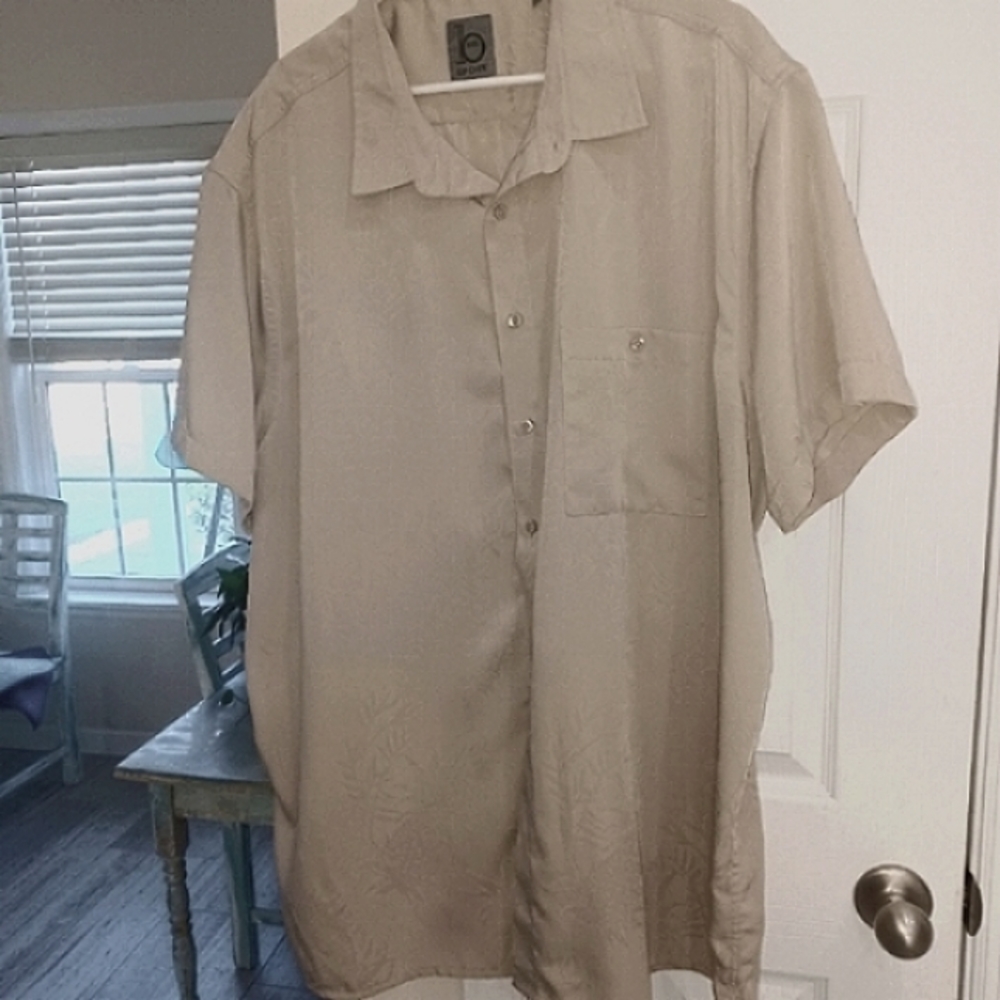 B Line Sport Shirt like new light weight 3X plus no spots bad camera